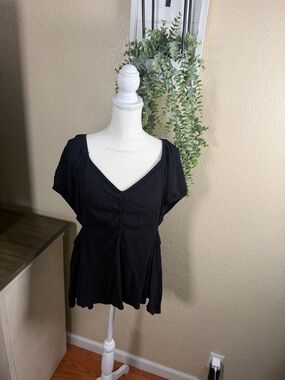 torrid Black Short Sleeve V-Neck Top